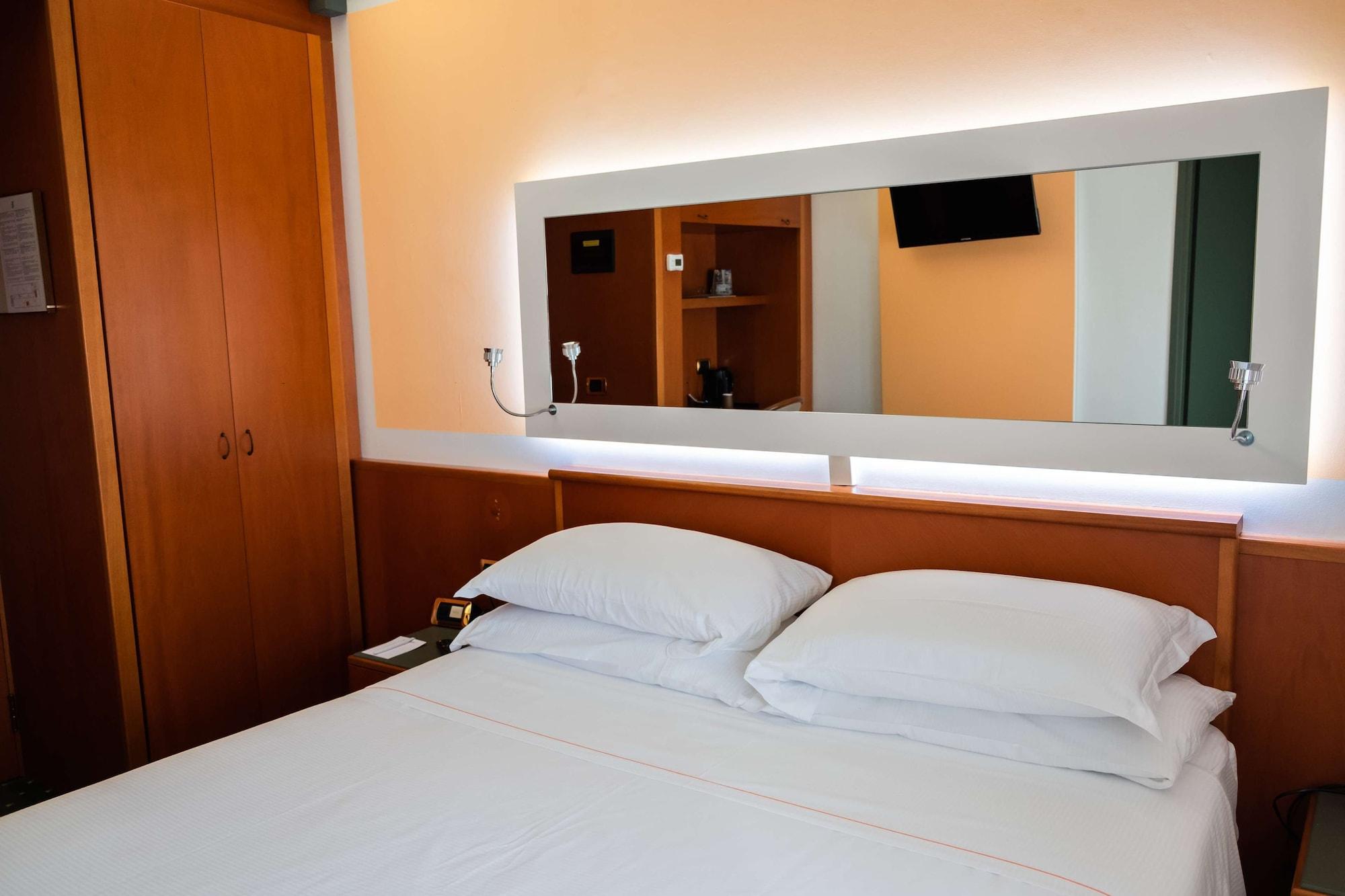 Jet Hotel, Sure Hotel Collection By Best Western Gallarate Exterior foto